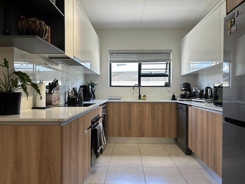 To Let 3 Bedroom Property for Rent in Sandown Western Cape